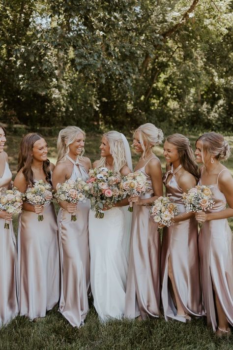 hair style is so nice it looks so good on me Satin Wedding Dress Bridesmaids, Bridesmaid Colors Beach Wedding, Light Cream Bridesmaid Dresses, Champagne Bridesmaid Dresses With Pink Flowers, Six Bridesmaids Photos, Glam Wedding Bridesmaids, Champagne Wedding Colors Summer, Summer Wedding Astethic, Different Color Satin Bridesmaid Dresses