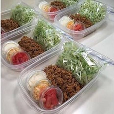 Take to Work/School Taco Salad....these are the BEST Back to School Lunch Ideas! Prepped Lunches, Keto Meal Prep, Taco Salad, Make Ahead Meals, Lunch Meal Prep, Work Lunch, Easy Meal Prep, Lunch Snacks, Whole 30