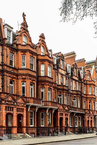 London Chelsea Aesthetic, Buildings In London, London Buildings Aesthetic, London Architecture Photography, London Apartment Building, Beautiful Buildings Architecture, British Buildings, Old Brick Building, Houses In London