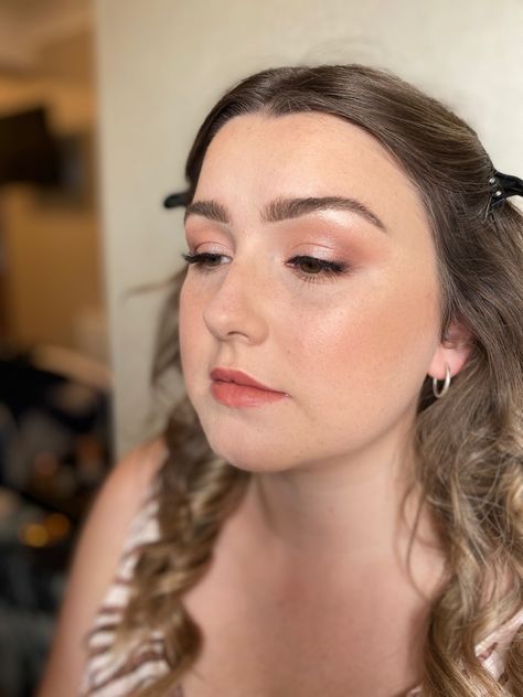 Bridesmaid Makeup Peach, Wedding Makeup Pale Skin Green Eyes, Natural Wedding Makeup Real Bride, Soft Pink Bridesmaid Makeup, Bridal Makeup Peach, Peachy Soft Glam, Natural Bridesmaid Makeup Hooded Eyes, Wedding Makeup Plus Size Bride, Barely There Wedding Makeup