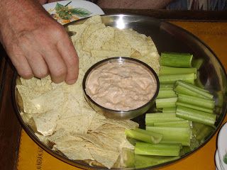 Tastefully Simple Fiesta Party Dip Copycat! 1/2tsp dried onion, 1/2tsp salt, 1/2tsp crushed red pepper flakes (or 1/4tsp cayenne), 1/2tsp paprika, 1/2tsp parsley (or cilantro), 1/2tsp sugar. Mix with 1/2c mayo and 1/2c sour cream. Add finely chopped green onions if desired. Party Appetizers Simple, Party Food Dips, Fiesta Party Dip, Food Dips, Tastefully Simple Recipes, Party Dip Recipes, Party Dip, Tastefully Simple, Party Dips