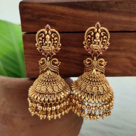 Imitation Gold Drops Lakshmi Jhumkas ~ South India Jewels Drops Necklace, Earrings Jhumka, Temple Jewellery Earrings, Gold Jhumka Earrings, Gold Temple Jewellery, Fashion Pic, Gold Earrings Models, Antique Jewellery Designs, Gold Jewelry Simple Necklace