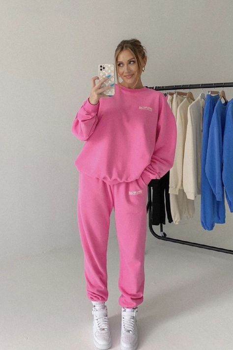 Pink Sporty Outfits, Pink Air Force 1 Outfit, Jogger Set Outfits Women, Womens Tracksuit Outfit, Pink Sweat Set, Pink Joggers Outfit, Pink Sweats Outfit, Pink Sweat Suit, Tracksuit Outfit Women