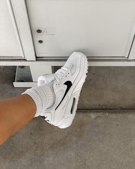 Air Max 90 Outfit, Air Max Outfit, Tennis Shoes Outfit, Pretty Shoes Sneakers, All Nike Shoes, Cute Nike Shoes, Fresh Shoes, Fancy Shoes, Hype Shoes