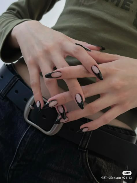 Nails Grunge 90s, Grunge Nails, Easy Nails, Neutral Nails, Cool Hair, Minimalist Nails, Simple Nails, Paloma, Nails Ideas