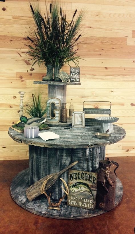 Sportsman Banquet Ideas, Rustic Mens Birthday Decor, Grooms Table Fishing Theme, Hunting Wedding Centerpieces, Grooms Table Hunting Theme, Grooms Table Ideas Fishing, Grooms Table Ideas Duck Hunting, Hunting Party Theme Decorations, Fishing Grooms Table