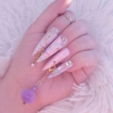 Dangle Charm Nails, Nails With Dangle Charms, Nail Art Designs 2023, Gyaru Nails, Fun Halloween Nails, Nail Art Halloween, Cartoon Nails, Beauty Nails Design, Baddie Nails