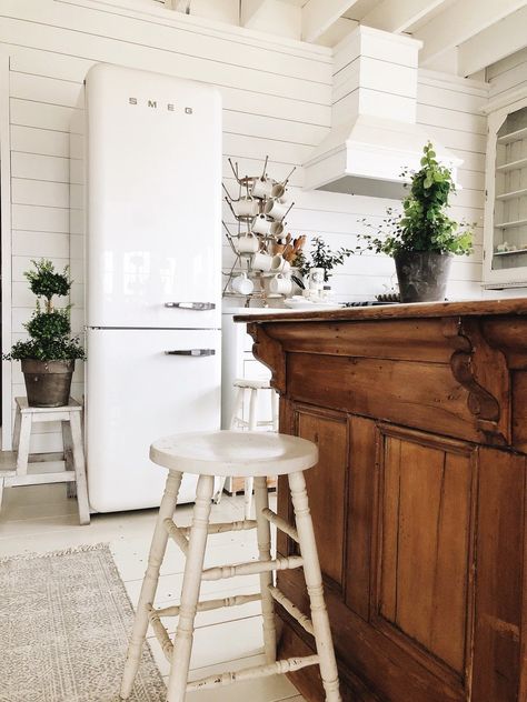 OUR FRIDGE IS IN!! Smeg Refrigerator Review - Liz Marie Blog Kitchen Style Ideas, Smeg Refrigerator, Smeg Kitchen, Smeg Fridge, Kitchen Design Color, Smitten Kitchen, Cottage Kitchens, Farmhouse Style Kitchen, Farmhouse Kitchen Decor