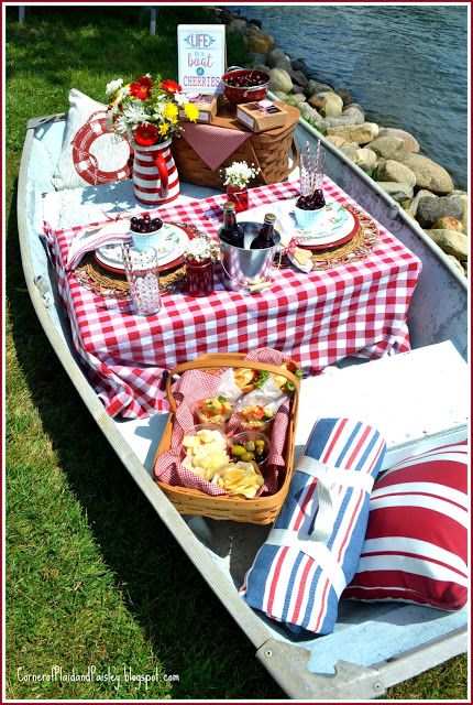 Corner of Plaid and Paisley: Life is a Boat of Cherries - Dining Alfresco Hop Picnic Boat, Boat Picnic, Picnic Plates, Cherry Season, Picnic Inspiration, Romantic Picnics, Picnic Date, Picnic Time, Perfect Picnic