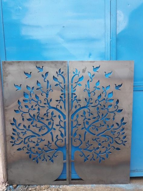 Gate And Fence Ideas, Fence Modern, Gates Ideas, Tree Wall Art Diy, Bucket Garden, Pooja Door Design, Home Window Grill Design, Sliding Gates, Wooden Wall Design