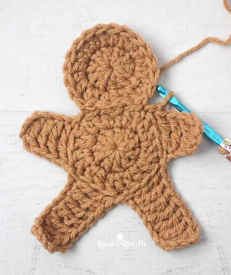 Crochet Gingerbread Man - Repeat Crafter Me Crochet Gingerbread Man, Crochet Christmas Ornaments Free Pattern, Crochet Gingerbread, Triple Crochet, Crochet Christmas Stocking Pattern, Place Holders, Crochet Christmas Ornaments Free, Body Pattern, Pattern Magic