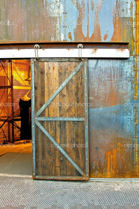 industrial door Industrial Homes, Warehouse Gym, Industrial Decor Living Room, Space Music, Industrial Door, Industrial Apartment, Wild Duck, Industrial Bedroom, Industrial Living