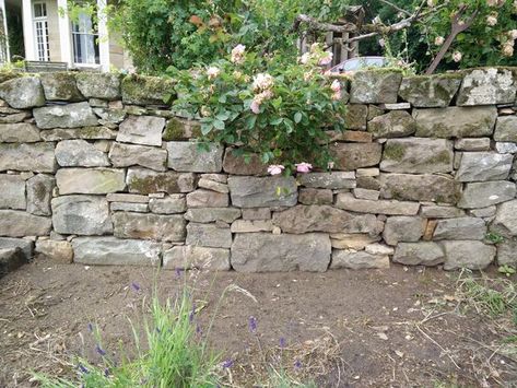 How to Build a Natural Dry Stacked Stone Free Standing or Retaining Rock Wall: 4 Steps (with Pictures) Building A Rock Wall, Dry Stack Retaining Wall, Dry Stacked Stone Wall, Stone Wall Fence Ideas, Stone Wall Backyard, Stone Privacy Wall, Small Rock Wall, Seawall Ideas, Natural Rock Retaining Wall