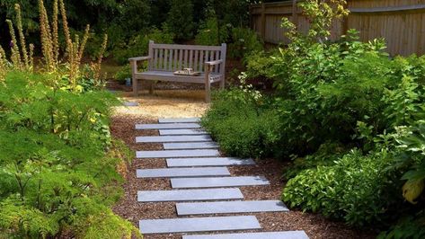 Stepping Stone Pathway, Stone Garden Paths, Narrow Garden, Path Ideas, Garden Paving, Gravel Garden, Garden Wallpaper, Stone Pathway, Contemporary Garden