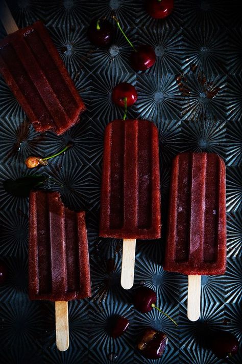 Sour Cherry Recipes, Cherry Recipe, Cherry Popsicles, Popsicles Recipe, Frozen Cocktail, Sour Cherries, Ice Blocks, Cherry Recipes, Popsicle Molds