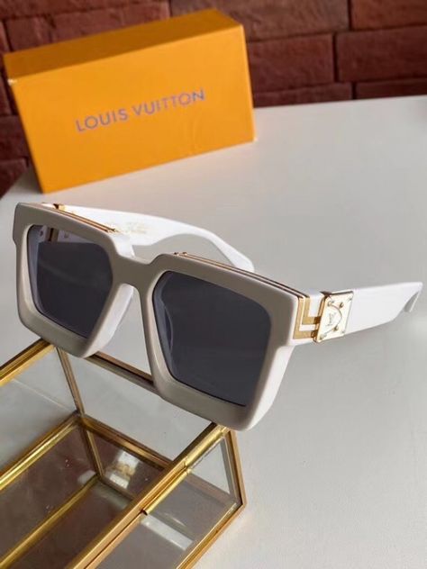 Pretty Sunglasses, Glasses Frames Trendy, Replica Louis Vuitton, Glasses Fashion Women, Trendy Glasses, Cute Sunglasses, Swag Girl Style, نظارات شمسية, Cute Glasses