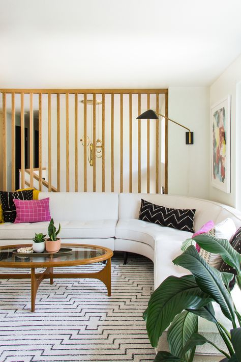 A modern living room with a midcentury and eclecti twist.  Sherman Williams Pure White paint, Jaipur Satellite Rug, Room and Board Reese Curved Sofa, White Oak Wood Slate Feature Wall, Peace Lily Plant, Vintage 1960s coffee table, Mudcloth pillows, abstract art.  #livingroom #livingroomdesign #midcenturymodern #whitesofa #vintagefurniture #livingroomdecor #homedecor #homedesign Split Level Remodel, Split Level House, Urban Modern, Level Homes, Split Level, Modern Sectional, Living Room Sectional, Modern Furniture Living Room, Mid Century Modern Design