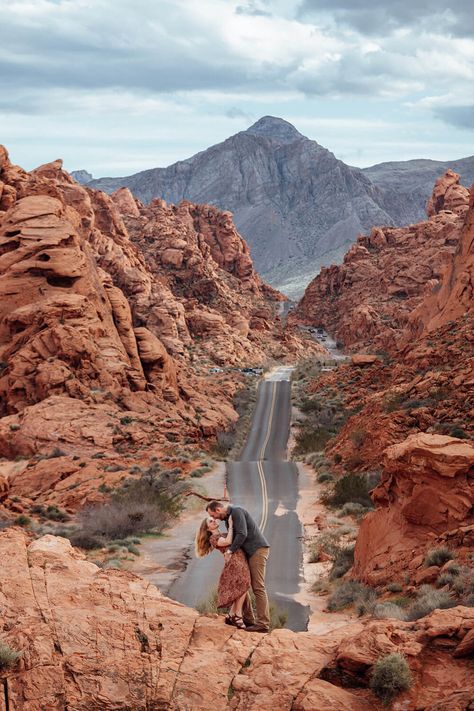 Couple kiss on a road overlooking Valley of Fire State Park outside of Las Vegas. Las Vegas elopement photographer. Valley Of Fire Photoshoot Couple, Valley Of Fire State Park Photography, Red Rock Las Vegas Photoshoot, Las Vegas Photoshoot Locations, Las Vegas Photography Locations, Valley Of Fire Engagement Photos, Valley Of Fire State Park Photoshoot, Valley Of Fire State Park Wedding, Las Vegas Couple Pictures