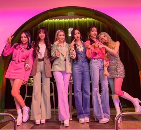 Kpop Retro, Retro Concept, Disco Theme, 70s Disco, Kpop Outfits, Korean Outfits, Retro Outfits, Kpop Girls, Austin