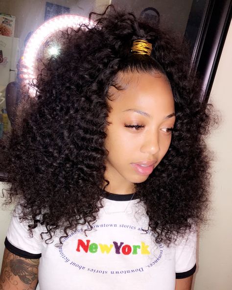 Half Up Half Down Weave, Black Hair Quick Weave, Down Curly Hair, Half Up Half Down Curly, Curly Half Up Half Down, Curly Hair Weave, Weave Ponytail Hairstyles, Curly Weave Hairstyles, Quick Weave Hairstyles