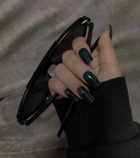 Grin Nails, Dark Green Nails, Nails Dark, Dark Nails, Green Nails, Nails Ideas, Dark Green, Gel Nails, Emerald