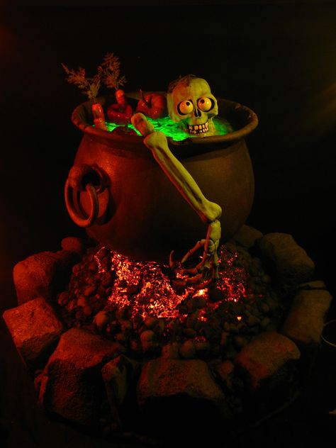 DAVE LOWE DESIGN the Blog: 41 Days 'Til Halloween: Meet Grool the Cauldron Zombie Halloween Props Diy, Halloween Goodies, Halloween Yard, Halloween Inspiration, Halloween Deco, Halloween Props, Halloween Projects, Outdoor Halloween, Halloween Boo