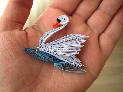 Quilled Swan Paper Filigree, Neli Quilling, Arte Quilling, Quilling Animals, Paper Quilling Tutorial, Paper Quilling Cards, Art Quilling, Quilling 3d, Quilling Christmas