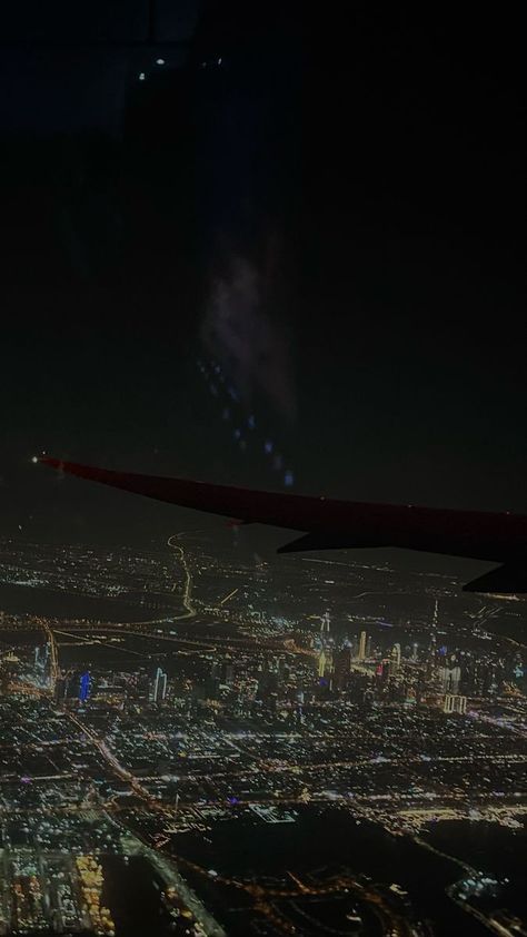 Dubai Airport Night, Dubai Plane View, Dubai Flight View, Airplane Dubai, Night Light Aesthetic, In The Airplane, Dubai Night, Plane Aesthetic, Airport Vibes