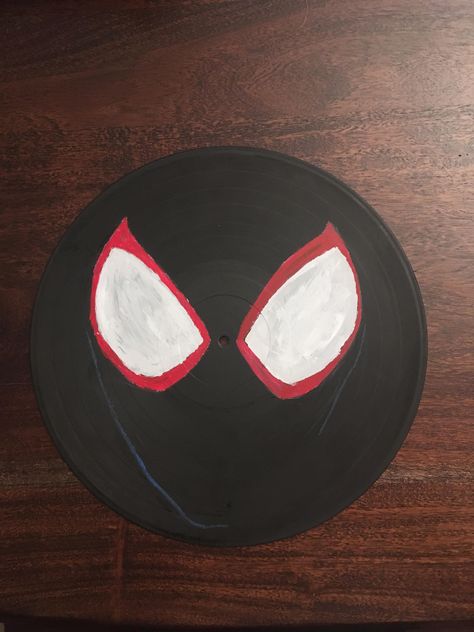 Simple Album Covers To Paint, Easy Album Covers To Paint, Painting Album Covers, Paint Cds, Record Painting Ideas, Vinyl Record Painting, Vinyl Record Art Ideas, Spiderman Painting, Painted Records