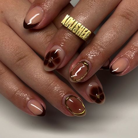 ROCKLAND COUNTY NAIL TECH | loving the browns for autumn 🤎✨ ⋆ ˚｡⋆୨୧ ⁺˚⋆｡°✩₊ #rocklandnailtech #rocklandnails #rocklandnailsalon #nailart #nailsofinstagram #gelx… | Instagram Brown Nails Art Designs, Nail Art For Autumn, Brown 3d Nails, Nail Art Fall 2024, Autumn Nails Brown, Brown Autumn Nails, Dec Nails, Spring Break Nails, Chrome Nails Designs