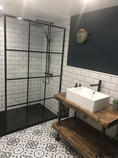 Shower Room Black And White, Black White Shower Room, Wooden And Black Bathroom, Black Bathroom White Tile, Industrial Bathroom Tiles, Black And White Industrial Bathroom, Black Bathroom Shower Head, Industrial Shower Room, Industrial Tile Bathroom