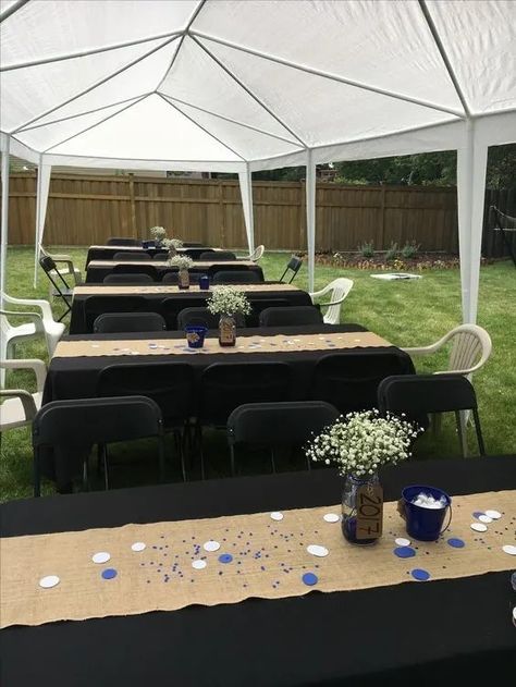 Outside Bbq Decorations, Graduation Table Cloth Ideas, College Graduation Party Decor Table Decorations Centerpiece Ideas, Table Decorations For Outdoor Party, Simple Grad Party Centerpieces, Rustic Graduation Decor, Outdoor Graduation Parties Decorations, Grad Party Table Set Up, Table Decor For Graduation Party