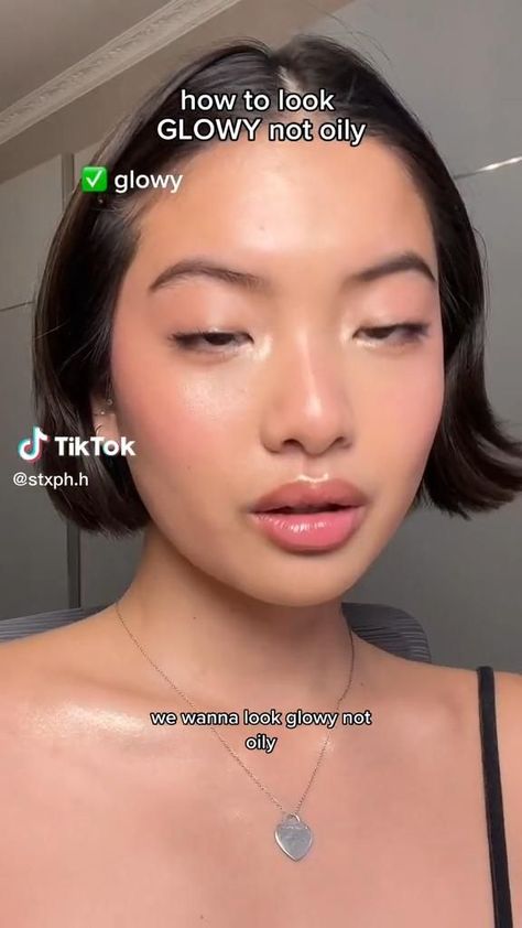 Looking glowy, NOT oily by stxph.h Softgirl Makeup Looks, How To Look Like Your Wearing Makeup When Your Not, Paul Uniting Makeup, Highlighter Placement Make Up, Easy Party Makeup Looks, Glowy Makeup For Oily Skin, Work Glam Makeup, Make Up For Acne Prone Skin Makeup, Minimal Eyeshadow Look