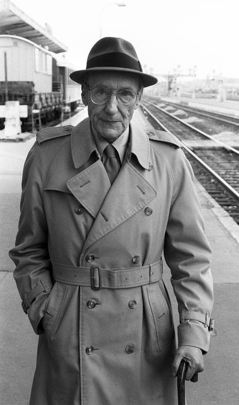 Fashion 1940s Style, Trench Warfare, William S Burroughs, Trench Coat Vintage, 1970s Men, Fashion 1940s, Men's Trench Coat, Celebrity Stars, Burberry Trench Coat