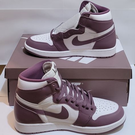 Brand New Air Jordan Retro 1 High Og Color: Mauve / White Style: [Dz5485-105] Year: 2023 Size: Men's 9 / Women's 10.5 Nike Air Jordan 1 Lavender, Air Jordans Lilac, Jordan 1 Mid Personalizzate, Nike Air Jordan Verte Pastel, Lavender Jordan Retro 1, Cheap Jordan Shoes Wethenew, Cheap Jordan Shoes Stadium Goods, Jordan 1 Mid Azzurre, Lilac Purple Jordan 1