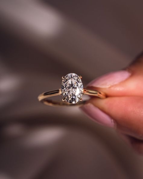 "Oval Cut Diamond Engagement Ring, Hidden Halo Diamond Ring, Hidden Halo Engagement Ring, 14K White/ Yellow Gold Ring, IGI Certified lab Grown Diamond Ring, Bridal Wedding Ring, Oval Cut Diamond Ring, Halo Engagement Ring, Anniversary Gift Ring For Her ➡ Lab Grown Diamond is also known as 𝐂𝐕𝐃, 𝐇𝐏𝐇𝐓, 𝐆𝐫𝐞𝐞𝐧𝐃𝐢𝐚𝐦𝐨𝐧𝐝, 𝐄𝐭𝐡𝐢𝐜𝐚𝐥𝐝𝐢𝐚𝐦𝐨𝐧𝐝, 𝐄𝐜𝐨-𝐅𝐫𝐢𝐞𝐧𝐝𝐥𝐲𝐃𝐢𝐚𝐦𝐨𝐧𝐝, 𝐄𝐚𝐫𝐭𝐡𝐅𝐫𝐢𝐞𝐧𝐝𝐥𝐲𝐃𝐢𝐚𝐦𝐨𝐧𝐝. 🤎 𝗗𝗲𝘀𝗰𝗿𝗶𝗽𝘁𝗶𝗼𝗻 𝐎𝐟 𝐑𝐢𝐧𝐠 🤎 ✤ 𝐂𝐞𝐧𝐭𝐞𝐫 𝐃𝐢𝐚𝐦𝐨𝐧𝐝 𝐃𝐞𝐭𝐚𝐢𝐥𝐬: (𝐈𝐆𝐈 𝐂𝐞𝐫𝐭𝐢𝐟𝐢𝐞𝐝) ➡ Diamond Type: Lab Grown Diamond (CVD/HPHT) ➡ Shape: Oval Cut ➡ Color: E ➡ Clarity: VS1 ➡ Carat Weight:      1.00 CT (8.20x5.50 mm approx)      1.50 CT (9.25x6.35 mm approx)      2.00 CT (10.00x7.00 mm approx)      2.50 CT (11.10x7.60 mm Nikkah Details, Diamond Ring Hidden Halo, خواتم خطوبة, Oval Cut Diamond Engagement Ring, Oval Cut Diamond Rings, Ring Hidden Halo, Gold Anniversary Rings, Future Engagement Rings, Ring Halo