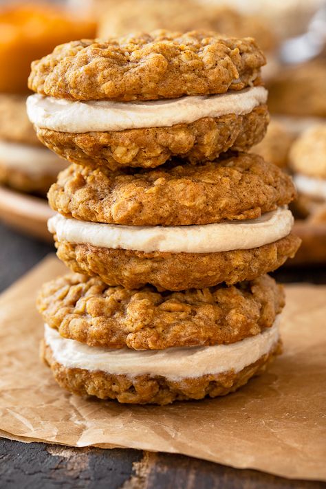 These decadent pumpkin oatmeal cream pies with maple cream filling are a sweetly spiced, cozy dessert fit for pumpkin season! | thecozyapron.com #pumpkinoatmealcreampies #pumpkinspiceoatmealcreampies #oatmealcreampies Pumpkin Oatmeal Whoopie Pies, Pumpkin Oatmeal Cream Pies, Pumpkin Cream Pie, Oatmeal Creme Pie, Pumpkin Oatmeal Cookies, Oatmeal Cream Pies, Gooey Cookies, Cream Pies, Pumpkin Desserts