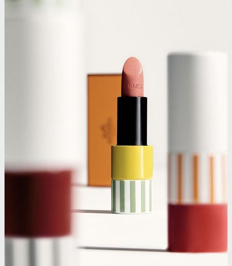 Product Design Skincare, Makeup Still Life Photography, Beauty Still Life Photography, Cosmetics Photoshoot, Makeup Product Photography, Lipstick Photography, Beauty Still Life, Cosmetic Photography, Food Logo Design Inspiration