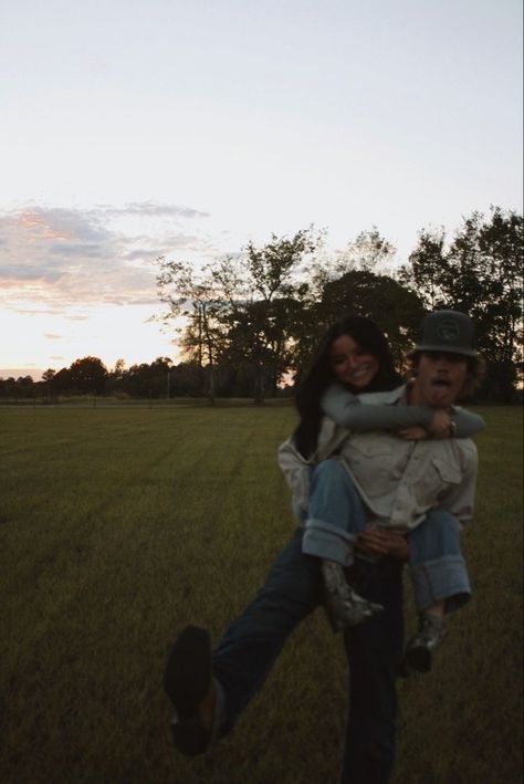 Berry Avenue Codes Country, Couple Dating Pictures, Country Couple Dancing Aesthetic, Cowboy Guy Aesthetic, Family Photo Outfits Single Mom, Fake Country Boyfriend Snaps, Country Goals Relationships, Husband And Wife Aesthetic Country, Country Bf And City Gf