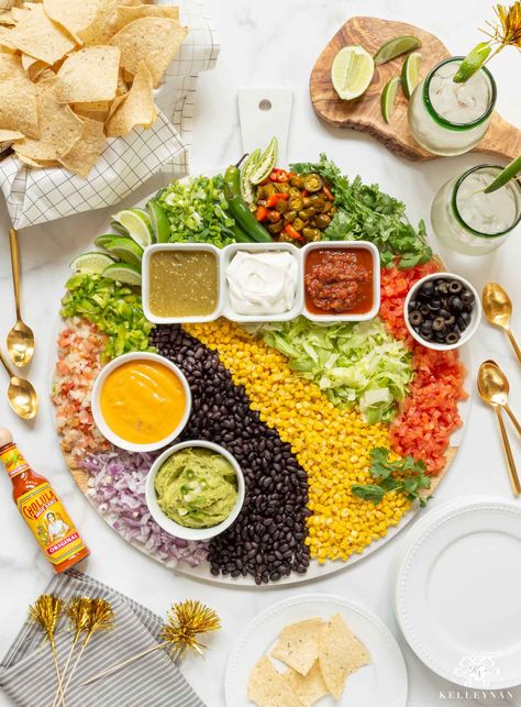 Make Your Own Nacho Bar -- The Perfect Mexican Nacho Board with Toppings and Sauces for your Next Mexican Fiesta! #cincodemayo #nachobar Nachos Bar, Mexican Board, Mexican Nachos, Nacho Toppings, Nacho Bar, Taco Salads, Burger Sliders, Snack Board, Taco Bar