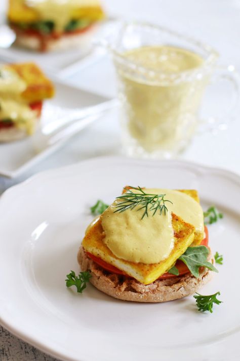 Chef Ani - Vegan Eggs Benedict Vegan Benedict, Poached Eggs Breakfast, Vegan Hollandaise Sauce, Mexican Breakfast Recipes, Tasty Breakfast, Egg Toast, Vegan Eggs, Breakfast Items, Brunch Party