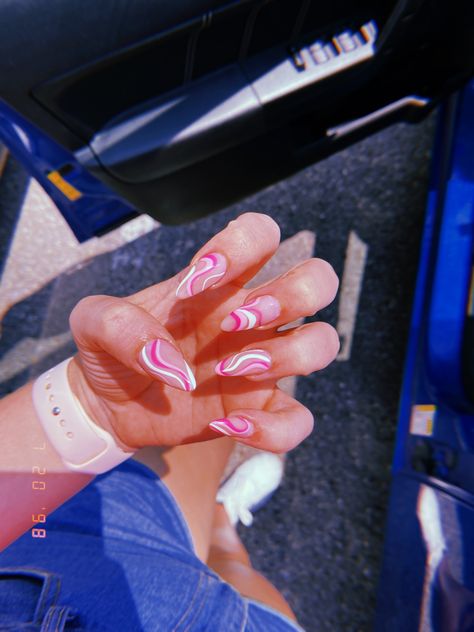 Pink and white swirl nails. Nail art 2021 style trends Swirl Neon Nails, Acrylic Nails With Swirly Lines, Summer Nails Swirls Pink, Pink Line Art Nails, Swirl Nails Pink And White, Nail Inspo Wavy Lines, Pink Swirl Nail Designs, Pink Line Nail Designs, Swirly Lines Nails