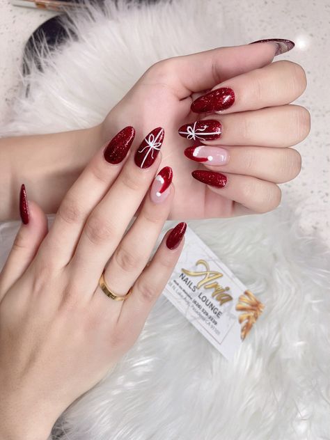 Red Sparkly Christmas Nails, Holiday Nails Almond Shape, December Nails Red, Pink Christmas Nail, Sparkly Christmas Nails, Christmas Nail Designs Holiday, Christmas Nail Designs Acrylic, Nail Noel, Festive Holiday Nails