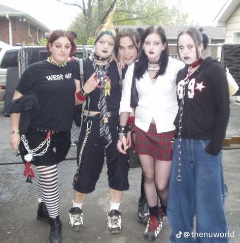 Numetal Outfits, Mall Goth 90s, Mallgoth Outfits, Mall Goth 2000s, Mall Goth Fashion, Mall Goth Outfits, Mall Goth Aesthetic, 2000s Mall Goth, Goth Outfit Inspo