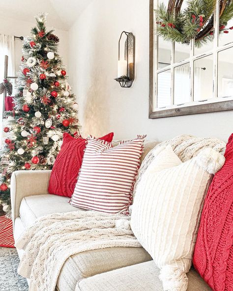 Christmas Throw Pillows Couch Living Room, Sofa With Christmas Pillows, Couch Christmas Pillows, Red And White Christmas Decor Living Room, Christmas Pillows On Couch, White Christmas Pillows, Red And White Living Room, Christmas Pillow Ideas, White Christmas Throw Pillows