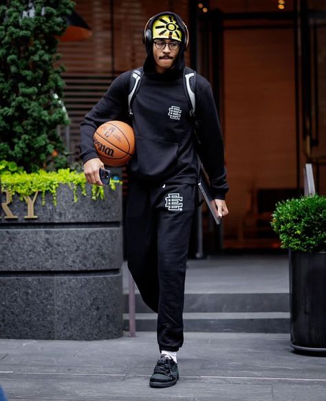 Jordan Poole Outfit Ideas, Hoopers Outfit, Basketball Player Aesthetic, Jordan 13 Outfit Men, Nba Players Outfits, Hooper Outfit, Jordan Poole Outfit, Nba Aesthetic, Court Outfit