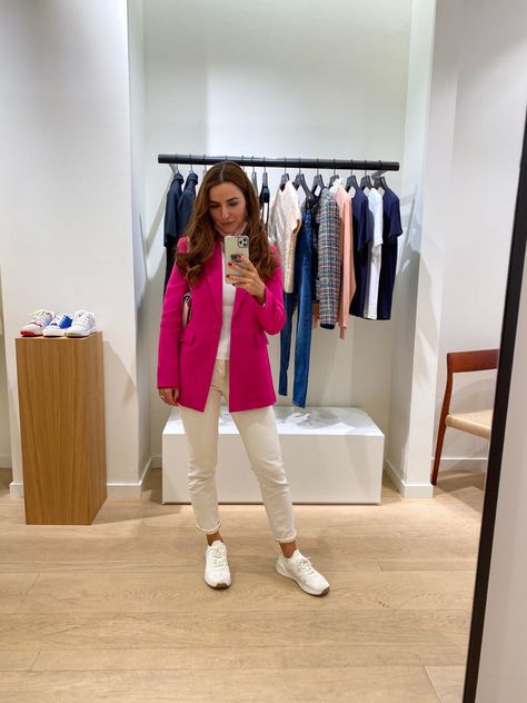 Stylish outfit with fuchsia color, fashionable ootd Fushia Blazer Outfit, Fuchsia Blazer Outfit, Comfy Stylish Outfits, Total White Outfit, Elegant Chic Outfits, Elegant Ootd, Fuchsia Outfit, Pink Blazer Outfit, Blazer With Dress