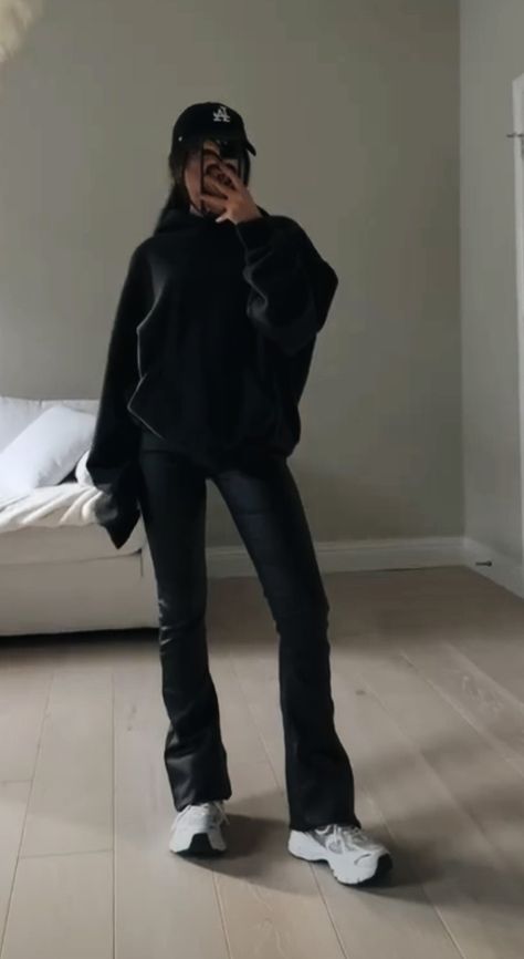 Black Hoddies Outfits Aesthetic, Clean Goth Girl Aesthetic, Edgy Clean Girl Aesthetic, Clean Girl Goth Aesthetic, Dark Clean Girl Aesthetic Outfits, Clean Goth Aesthetic Outfits, Goth Clean Girl, Goth Clean Girl Aesthetic, Black Clothing Aesthetic