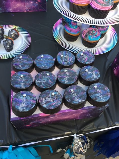 Galaxy Chocolate Covered Oreos Galaxy Oreos, Space Jam Cupcakes, Galaxy Sweet 16, Galaxy Treats, Choc Covered Oreos, Sweet16 Ideas, Jam Cupcakes, Galaxy Food, Space Jam Birthday