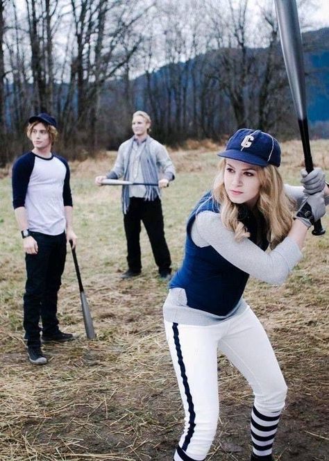 Twilight Baseball, Rosalie Twilight, Rosalie Cullen, Baseball Costumes, Twilight Poster, Twilight Saga Books, Twilight Outfits, Vampire Twilight, Rosalie Hale